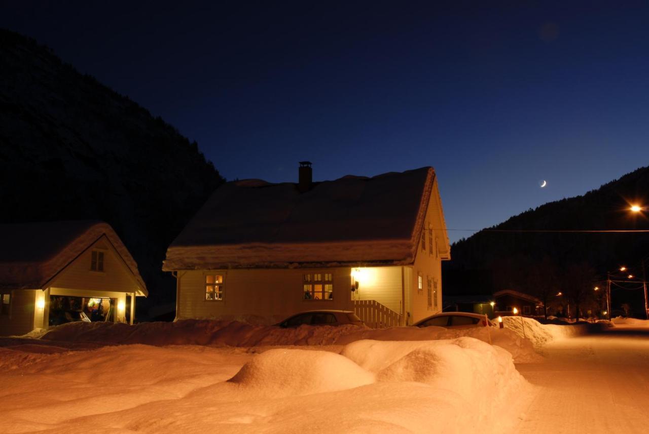 Comfortable House In Quiet Area Luster Esterno foto